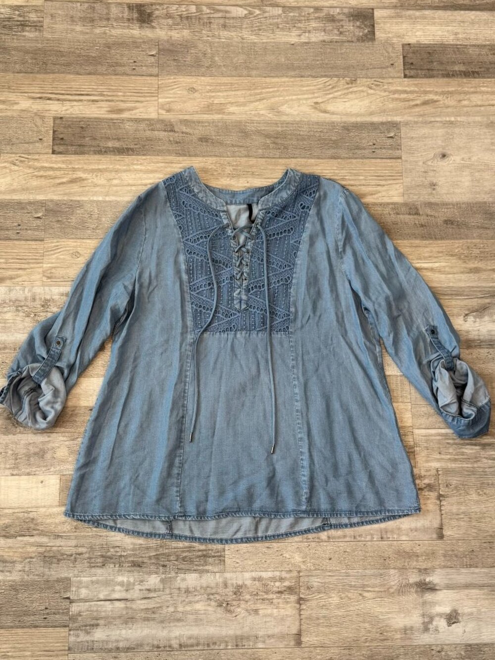 Skyes The Limit denim look crochet lace long sleeve tunic size large P9